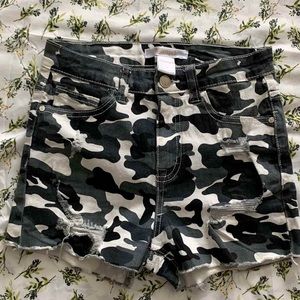 Camouflage print shorts